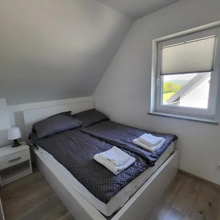 Sosnowe Wzgorze - Wypoczynek W Zagorzu Slaskim 2 بيت للعطل